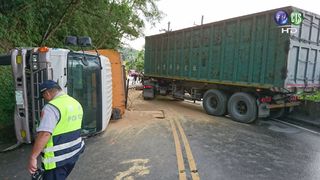 【華視最前線】蘇花公路貨車對撞交通中斷 1駕駛送醫