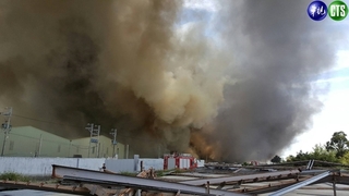 林口鐵皮工廠大火 濃煙密布毀4廠房