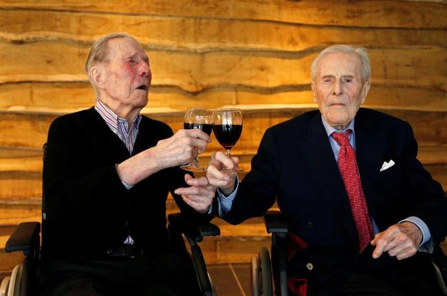 最老雙胞胎103歲生日 2人共同生活逾1世紀! | 華視新聞