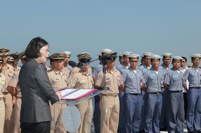 蔡總統登迪化艦喊話 巡航南海「捍衛國家利益」 | (軍聞社提供)