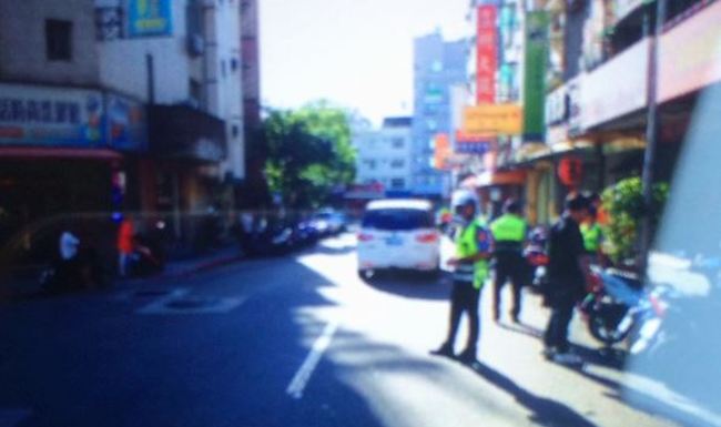 3歲女童突衝入馬路 遭車撞昏迷 | 華視新聞