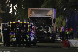 法國尼斯80死 總統歐蘭德:恐怖攻擊