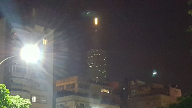 台北101點亮三色燈 為法國恐攻祈福 | 華視新聞
