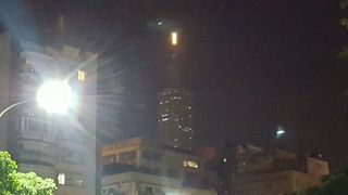 台北101點亮三色燈 為法國恐攻祈福