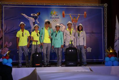 中華奧運代表團服 "螢光黃配淺灰"挨批 | 奧運代表團服裝展。