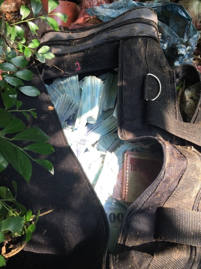 【一銀盜領案】內湖登山步道 尋獲疑似2千萬贓款 | ㄧ銀盜領案剩下的2千多萬元，在內湖登山步道的垃圾堆裡被尋獲。