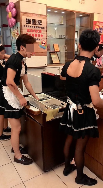 這家牛排店員工穿女僕裝 真相卻是.... | 網友：甲的。(翻攝PTT)