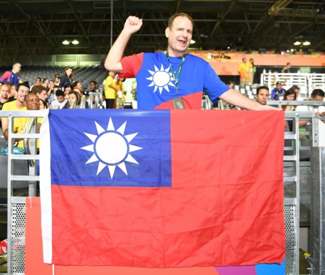 愛台灣! 美國男穿國旗衣進奧會賽場遭刁難 | 華視新聞