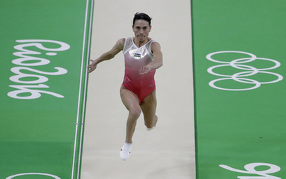 41歲「救癌子」體操媽媽 將挑戰東京奧運 | 新華社