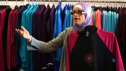 穆斯林泳裝法國禁穿 銷售量反增2百% | 布基尼設計師扎內蒂在悉尼西部的泳裝店。翻攝自getty