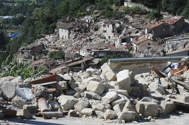 【影】義大利6.2強震 死亡人數增至250人 | 華視新聞