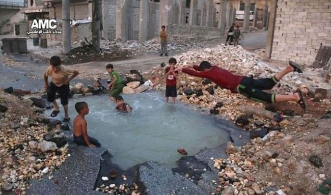 好心酸! 敘利亞孩童的游泳池竟是.. | 華視新聞