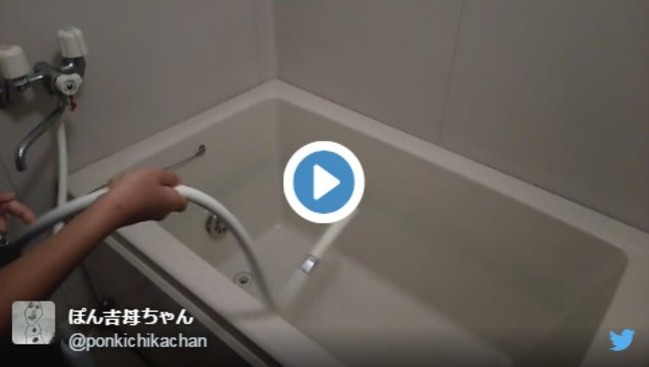 【影】兒洗浴室總全身濕 真相讓母噴飯! | 華視新聞
