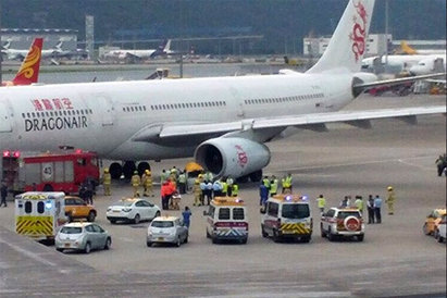 快訊! 香港機場港龍客機撞維修車1人重傷 | 