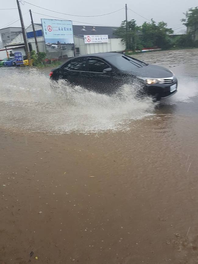 花蓮豪雨下不停 多處街道傳淹水災情 | 華視新聞