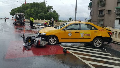 計程車失控撞3機車 騎士1死2輕傷 | 