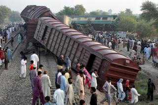 巴基斯坦火車相撞 至少6死百人傷