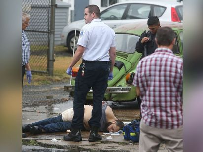 紐約爆炸案 嫌與警交火遭捕右肩受傷 | 嫌犯拉哈米與警方交火後被捕。(翻攝ABC News)