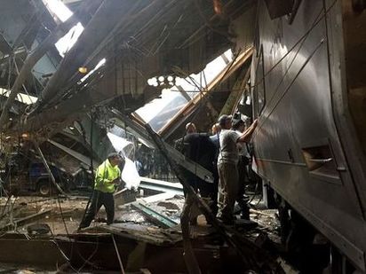 【圖】紐澤西火車猛撞車站 釀3死75傷! | 