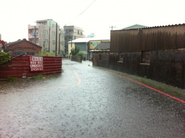台南市淹大水 7區23學校緊急停課 | 華視新聞