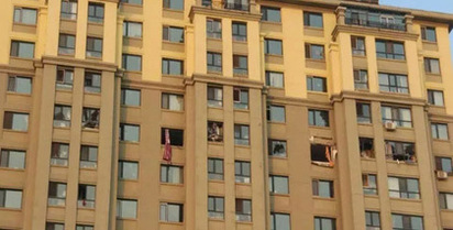 哈爾濱氣爆3死 目擊者:人從14樓飛墜而下 | 14樓的窗戶幾乎都被震毀。(翻攝鳳凰網)