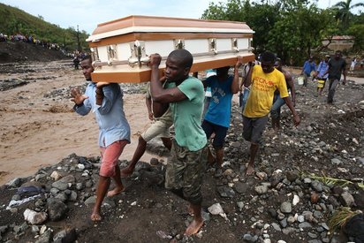 海地遭颶風肆虐 大水退去街頭滿遺體 | 海地罹難人數持續增加