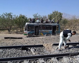 巴基斯坦火車遭連續炸彈攻擊 4死16傷
