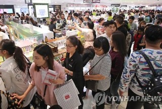 黃金週25萬陸客遊韓 百貨銷售額增40%