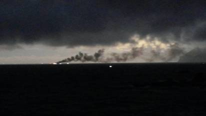 【華視最前線】宜蘭外海火燒漁船 1人灼傷送醫 | 今天清晨，宜蘭大溪外海，漁船新金勝26號突然竄出光火。