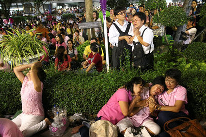 泰國全民守喪一年 遊客千萬要遵守 | 