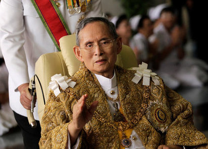泰國全民守喪一年 遊客千萬要遵守 | 泰王蒲美蓬昨天因病辭世，享壽89歲。　路透