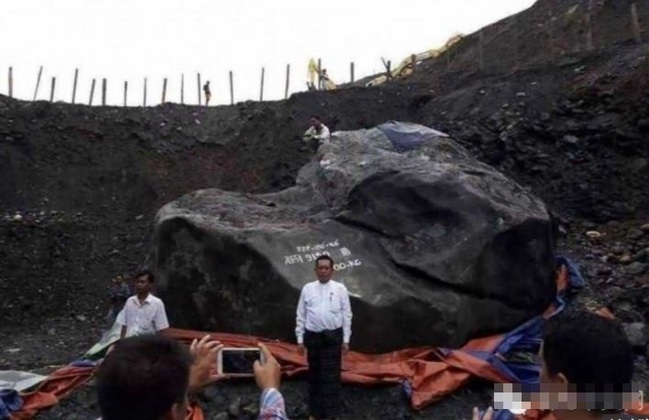缅甸發現巨型玉原石 全球第二大逾54億元 | 華視新聞