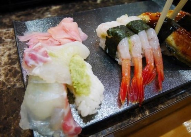 日本爆歧視! 給外國客吃這種壽司 | 華視新聞