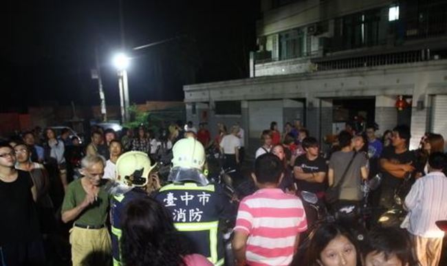 【華視最前線】夫妻吵架引火警 台中大樓1死3傷 | 華視新聞