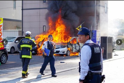日本宇都宮市發生2爆炸 釀1死3傷 | 爆炸後火勢相當猛烈。(翻攝朝日新聞)