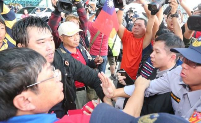 洪秀柱訪陸 群眾桃機爆發衝突 | 華視新聞