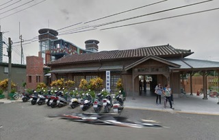 台鐵香山站少年疑與女友爭執 跳軌身亡