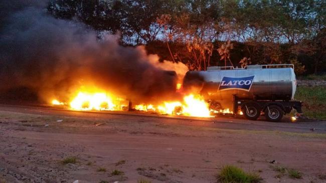 巴西貨車.巴士相撞起火 至少20人死亡 | 華視新聞