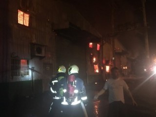 【華視起床號】龜山凌晨工廠大火 燒3小時無人傷亡