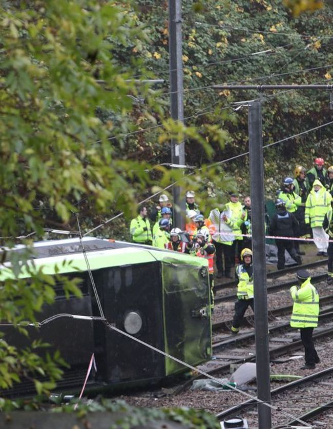 倫敦清晨電車翻覆 釀8死57傷 | 華視新聞