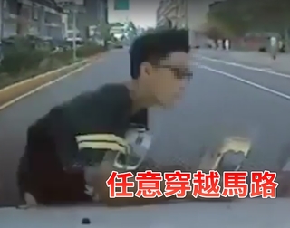 【影】男衝出馬路遭撞飛 竟要求車主賠47萬