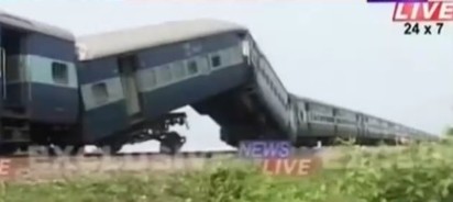 印度火車出軌意外90死 人數持續增加 | (翻攝印度時報)