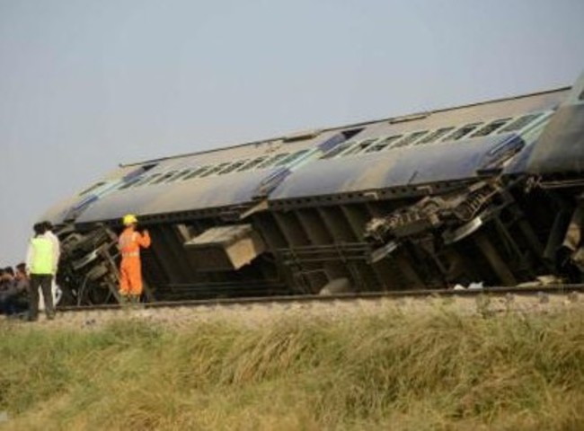 印度火車出軌意外已120死 系統老舊常害命 | 華視新聞