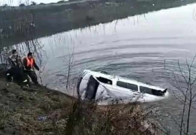 湖北鄂州廂型車衝入湖中 18死2傷 | 華視新聞
