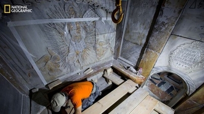 耶穌墓室曝光 驚見5百年聖經紀載「墓床」 | 翻攝《國家地理》網站。