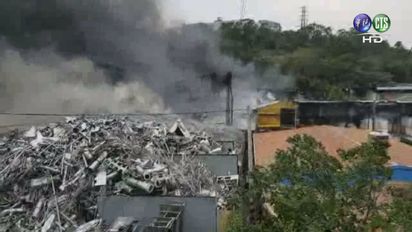 【影】新竹回收場大火 濃煙瀰漫部份路段封閉 | 濃煙瀰漫。