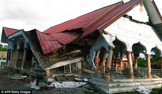 印尼規模6.5強震 傳至少18死.傷亡數恐增