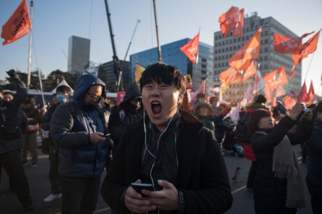朴槿惠彈劾案通過 國會外民眾吶喊歡呼 | 華視新聞