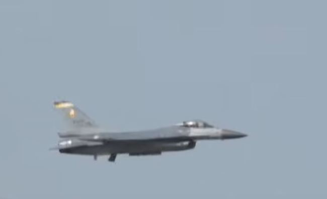 F-16戰機險墜機 迫降清泉崗機場 | 華視新聞