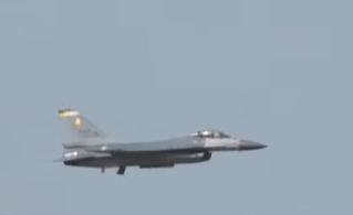 F-16戰機險墜機 迫降清泉崗機場